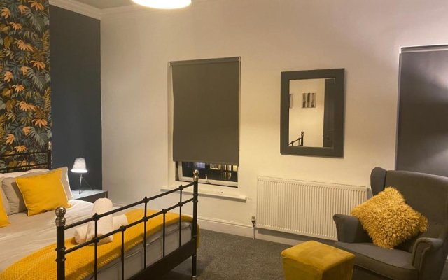 Refurbished 3 Bed House in Manchester