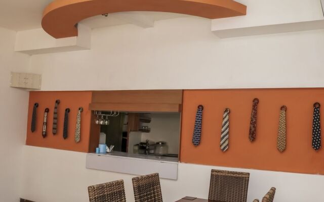 Ten House Guest & Resto by RedDoorz