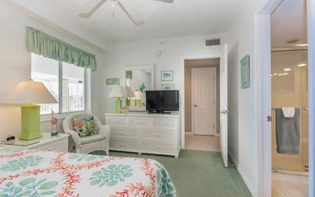 OC104 - Ocean Condo by RedAwning