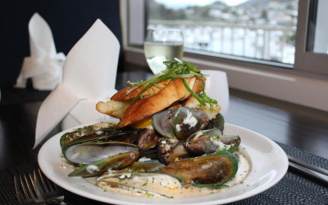 Picton Beachcomber Inn