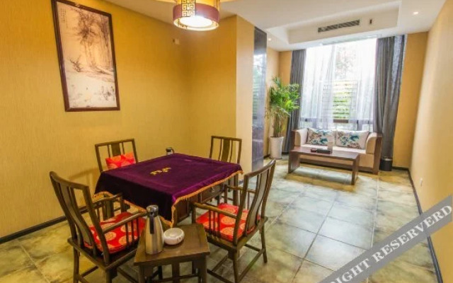 Suining Fanglin Jincheng Hotel
