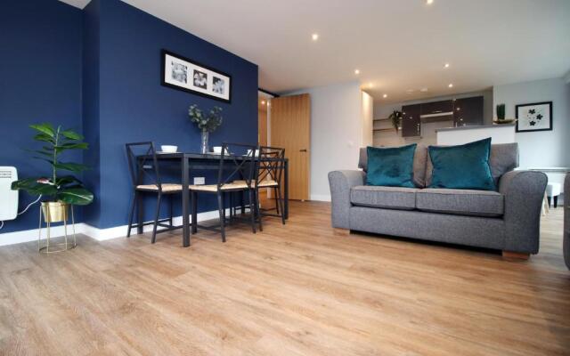 Violet's Corner Luxury Apartment by StayStaycations