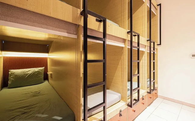 Next'House - Business Boulevard Hostel