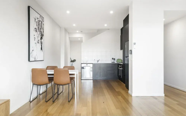 Northcote 3-bed Townhouse Near Cafes & Shops