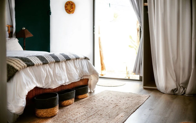 Ti Baz Beach House With Mountain View