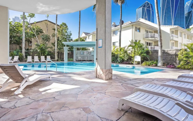 Surfers Paradise Studio with Ocean Views