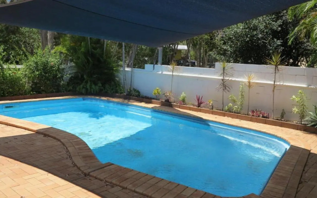 Paradise Apartments Unit 2