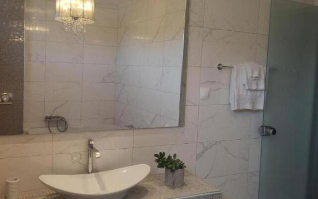 Crystal Luxury Apartment