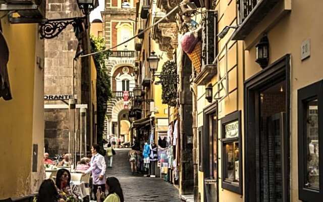 Holiday Sorrento Center