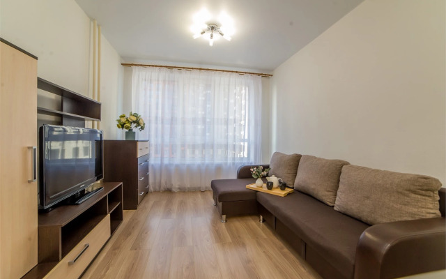 AHause на проспекте Космонавтов 11а