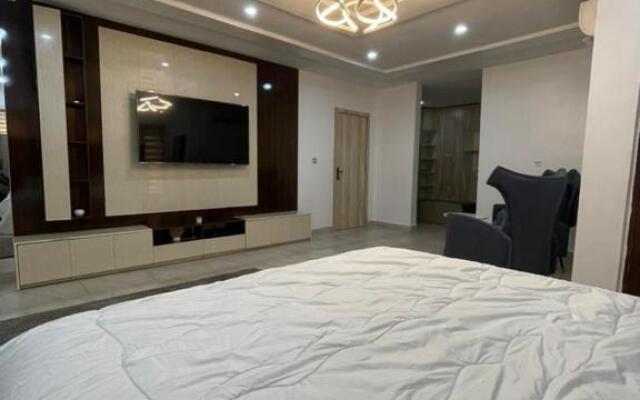4 bedroom apartment available osapa