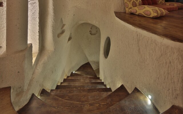 Romance Cave Suites