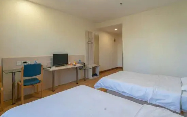 Eaka Hotel