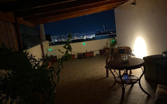 Cosy Studio Overlooking the Akropoli in Athens