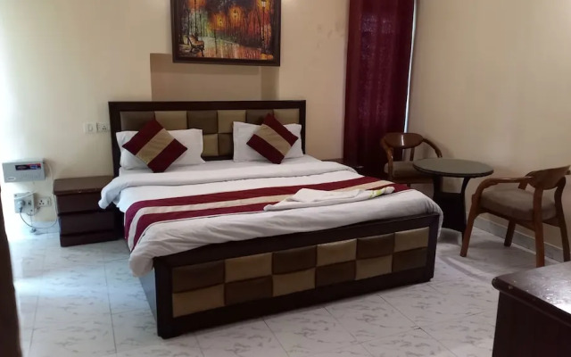 Room-boutique Guest Room in Heart of Ne