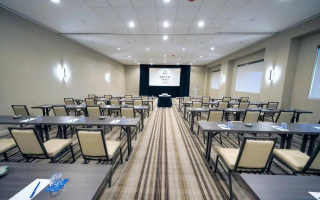 Renaissance Chicago Glenview Suites Hotel