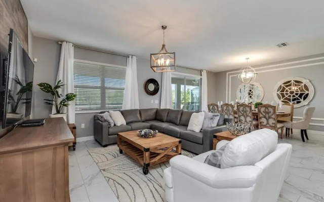 8 Bed 5 Ba Villa with Games, Pool & Spa