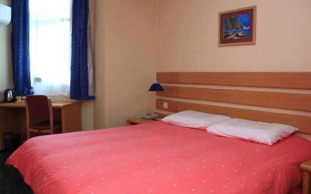 Home Inn (Wuhan Minhang Residential Community Changgang Road Metro Station)