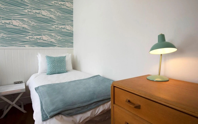 Host Stay Craster Waves