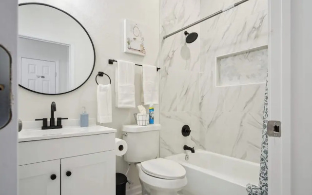 Blissful 5br/3ba Haven Near Riverwalk & Downtown!