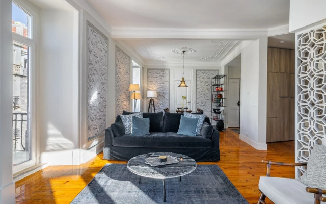 Luxurious Art Deco 3 Br