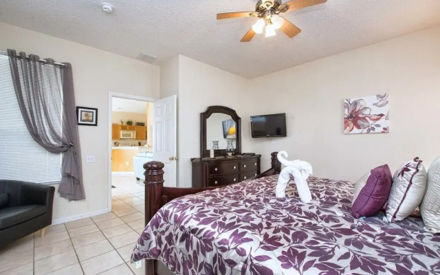 Fan Palm Getaway pool home on Windsor Palms Resort