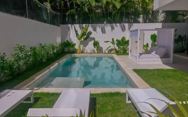 Incredibly Beautiful Condo Just Steps to the Beach