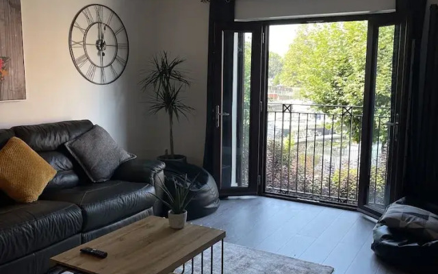 5 Lockside Free Secure Parking