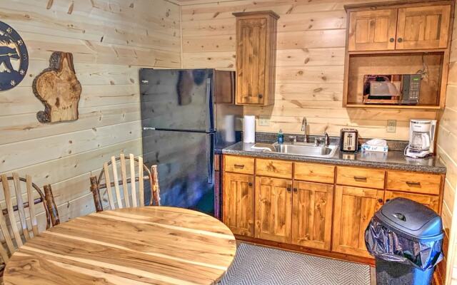 Cricket Hill Lodge & Cabins