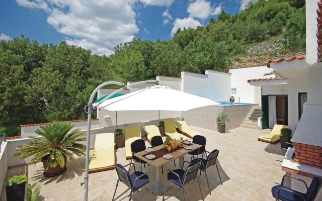 Amazing Home in Makarska With Wifi and 3 Bedrooms