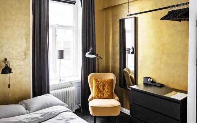Eight Rooms