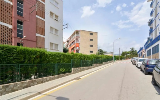 Oasis Close Barcelona Pool Tennis Beach