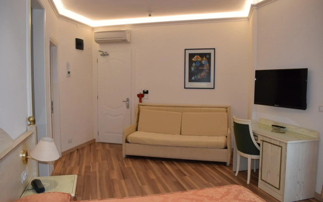 Carlton Hotel