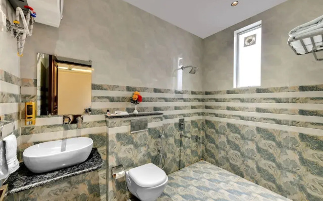 Click Hotel Narayana