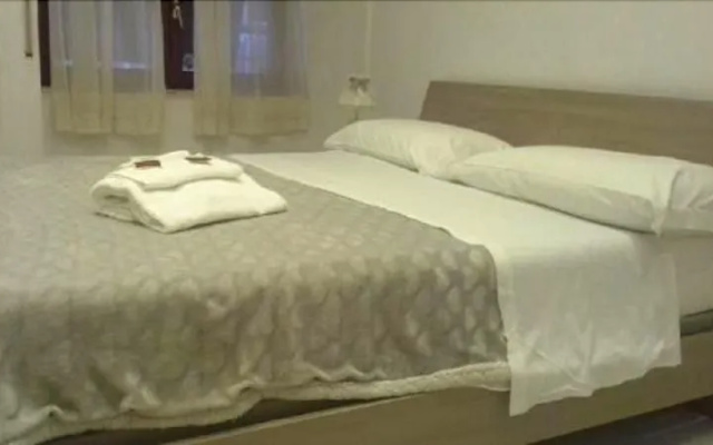 BB Chiaia Rooms