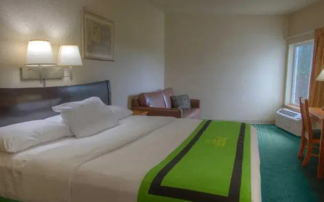Pacific Sunrise Inn & Suites