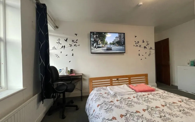 North Avenue Guest House Ltd, Heathrow Airport-Free Parking