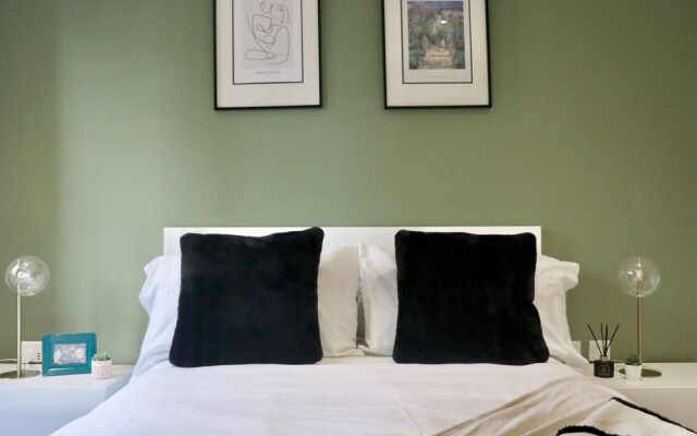 Luxury 2 Bedroom Apartment Near Central London