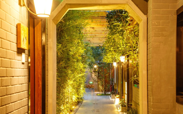 Qiuguo Hutong Courtyard Hotel