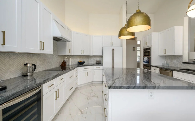 Casa Pinnacle 3 Bedroom Home by RedAwning