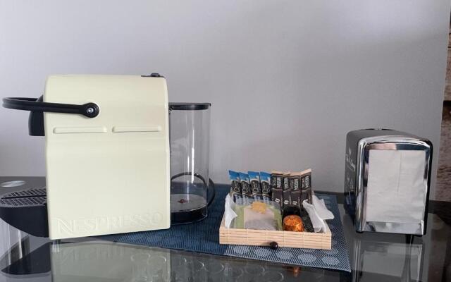 Charming AC 2-bedroom apartment Antibes city center family, couples friendly