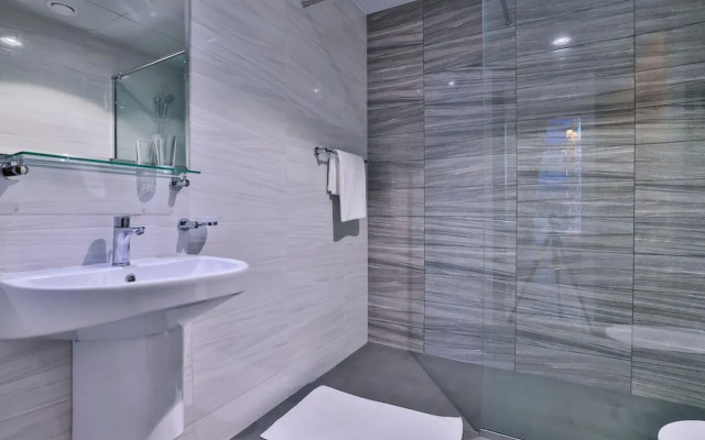 Luxe 1BR Fountain Burj Khalifa by Belvilla