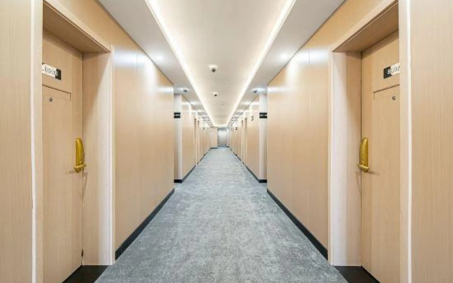 Orangewood Hotel (Shanghai Pengpu Xincun Subway Station)