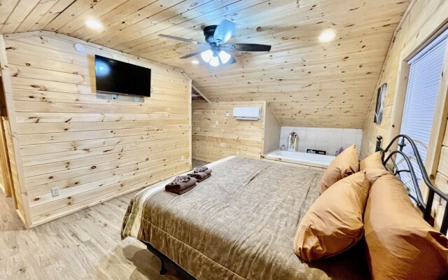 Double L Ranch 1 Bedroom Farmhouse by RedAwning