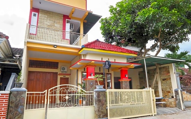 OYO Life 3064 Mahameru Kost Putra