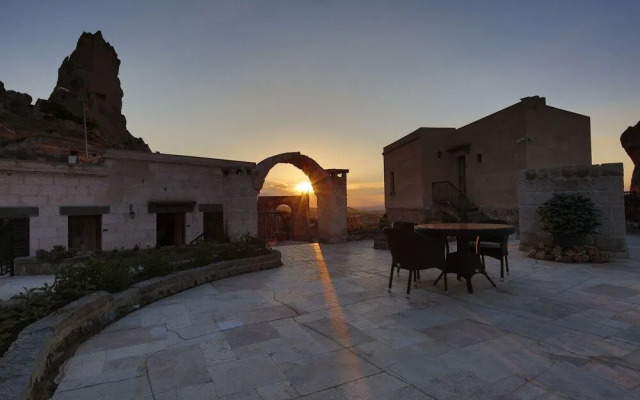 Romance Cave Suites