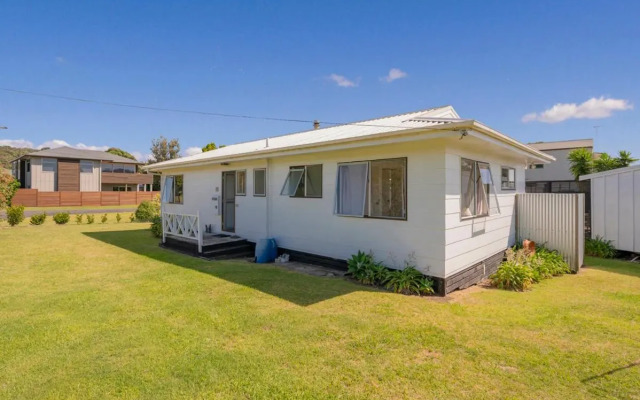 Silver Sands - Cooks Beach Holiday Home