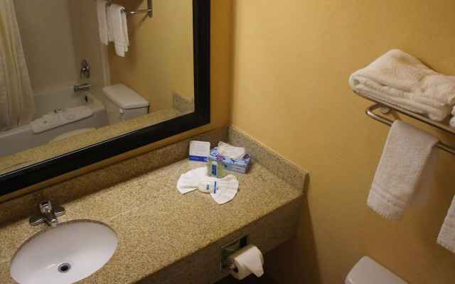 Clarion Pointe Marshall