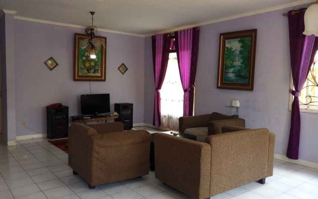 Zevannya Villa Puncak – Guest Rooms – Cipanas