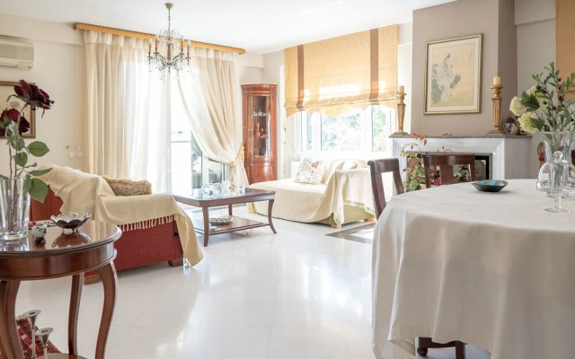 Gorgeous House in Vari